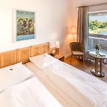 Golfhotel & Restaurant Lindenhof 3*