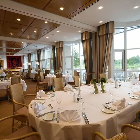 Отель Golfhotel & Restaurant Lindenhof Бад-Фильбель