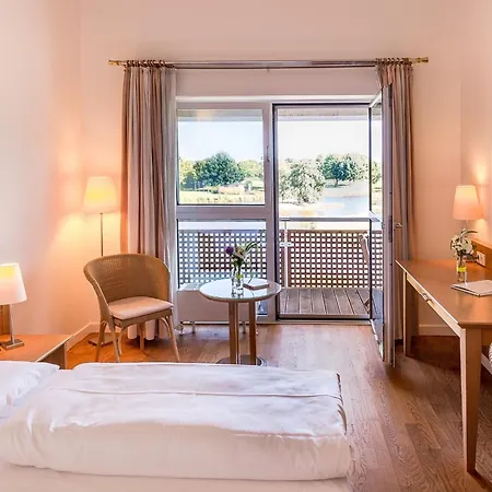 Отель Golfhotel & Restaurant Lindenhof 3*