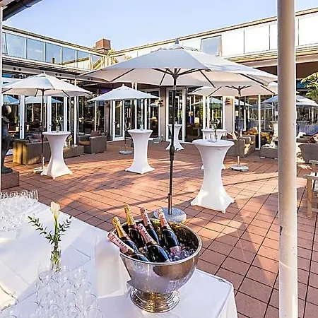Golfhotel & Restaurant Lindenhof Отель Бад-Фильбель