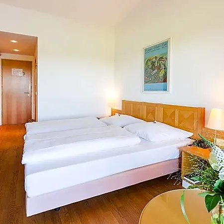Golfhotel & Restaurant Lindenhof Бад-Фильбель