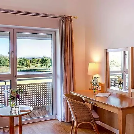 Golfhotel & Restaurant Lindenhof 3* Бад-Фильбель