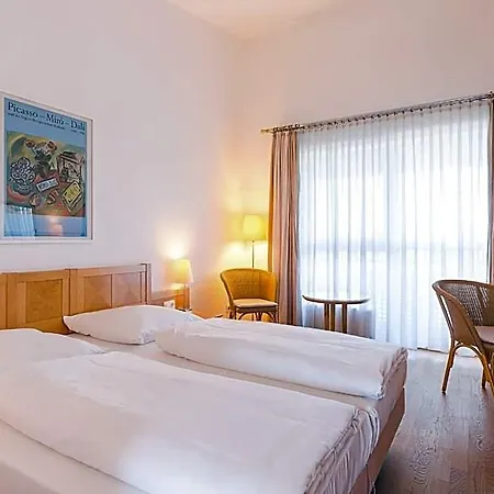 Golfhotel & Restaurant Lindenhof 3* Бад-Фильбель