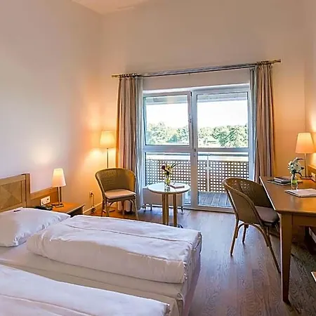 Отель Golfhotel & Restaurant Lindenhof 3*