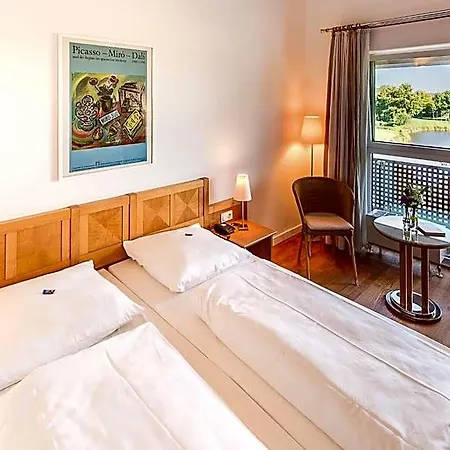 Golfhotel & Restaurant Lindenhof 3*