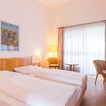 Отель Golfhotel & Restaurant Lindenhof Бад-Фильбель