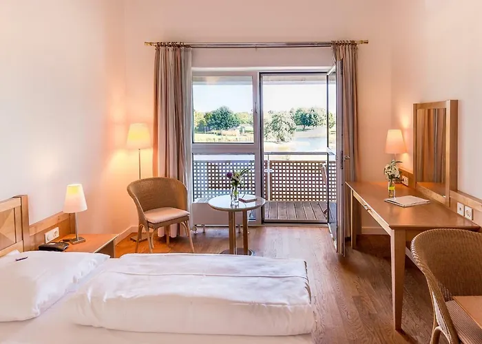 Golfhotel & Restaurant Lindenhof Отель Бад-Фильбель