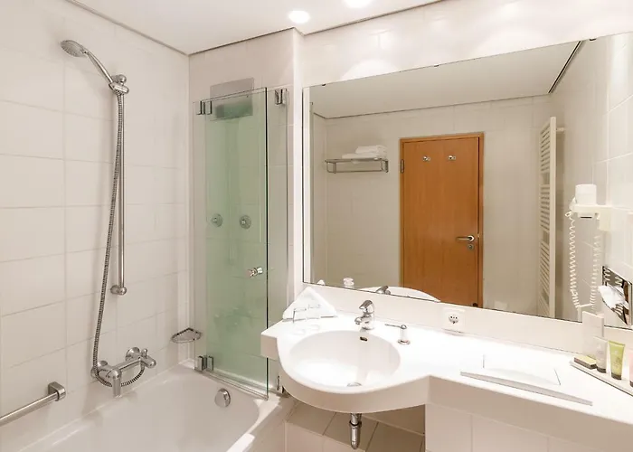 Отель Golfhotel & Restaurant Lindenhof Бад-Фильбель